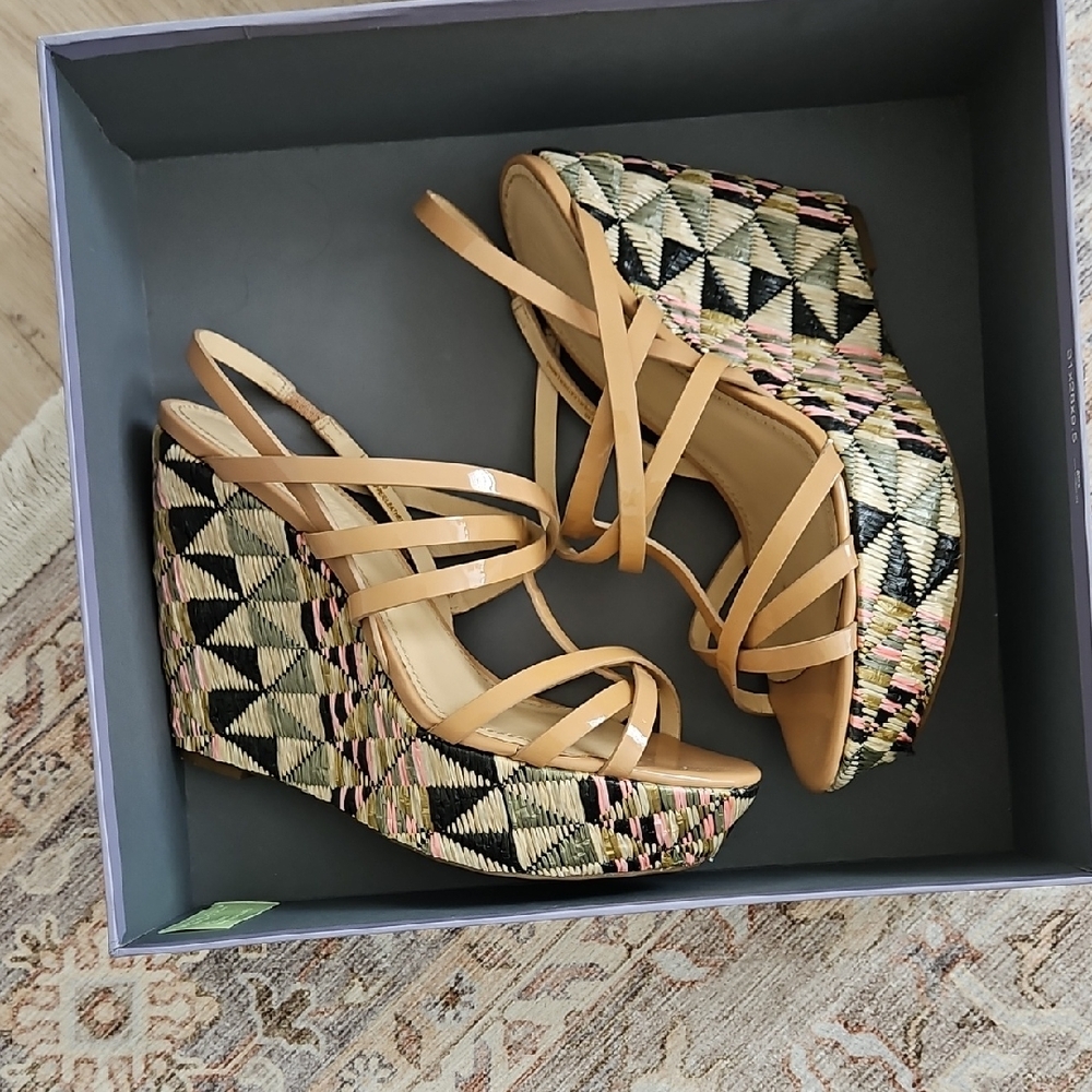 Vera Wang Tavie Pinwheel Latte Patterned Wedges